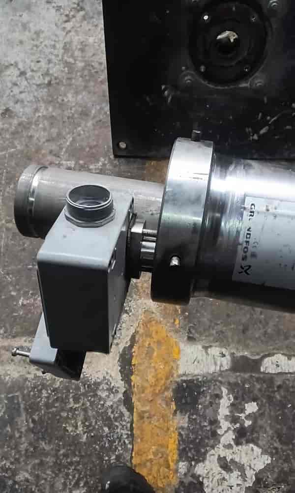 Bomba de lápiz Grundfos completa.