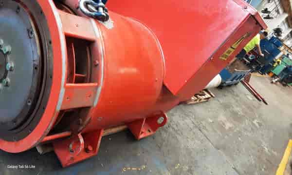 Generador Leroy de 1200 KW completo, a su llegada al taller.