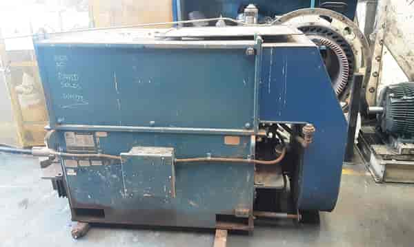 Motor GE de 900 HP / 6600 V completo, a su llegada al taller.